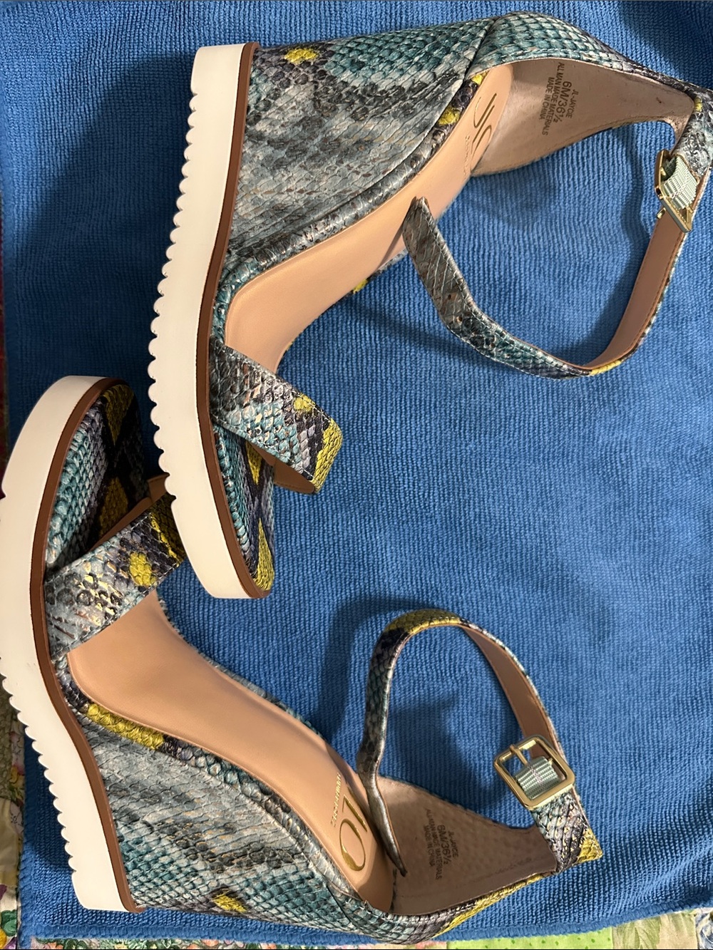 JLO Jaycie Wedges NWOT